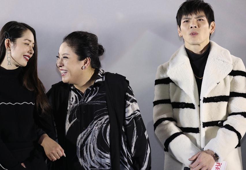 继向太直播带货后，儿子向佐也加入，儿媳妇郭碧婷要逃不掉了？