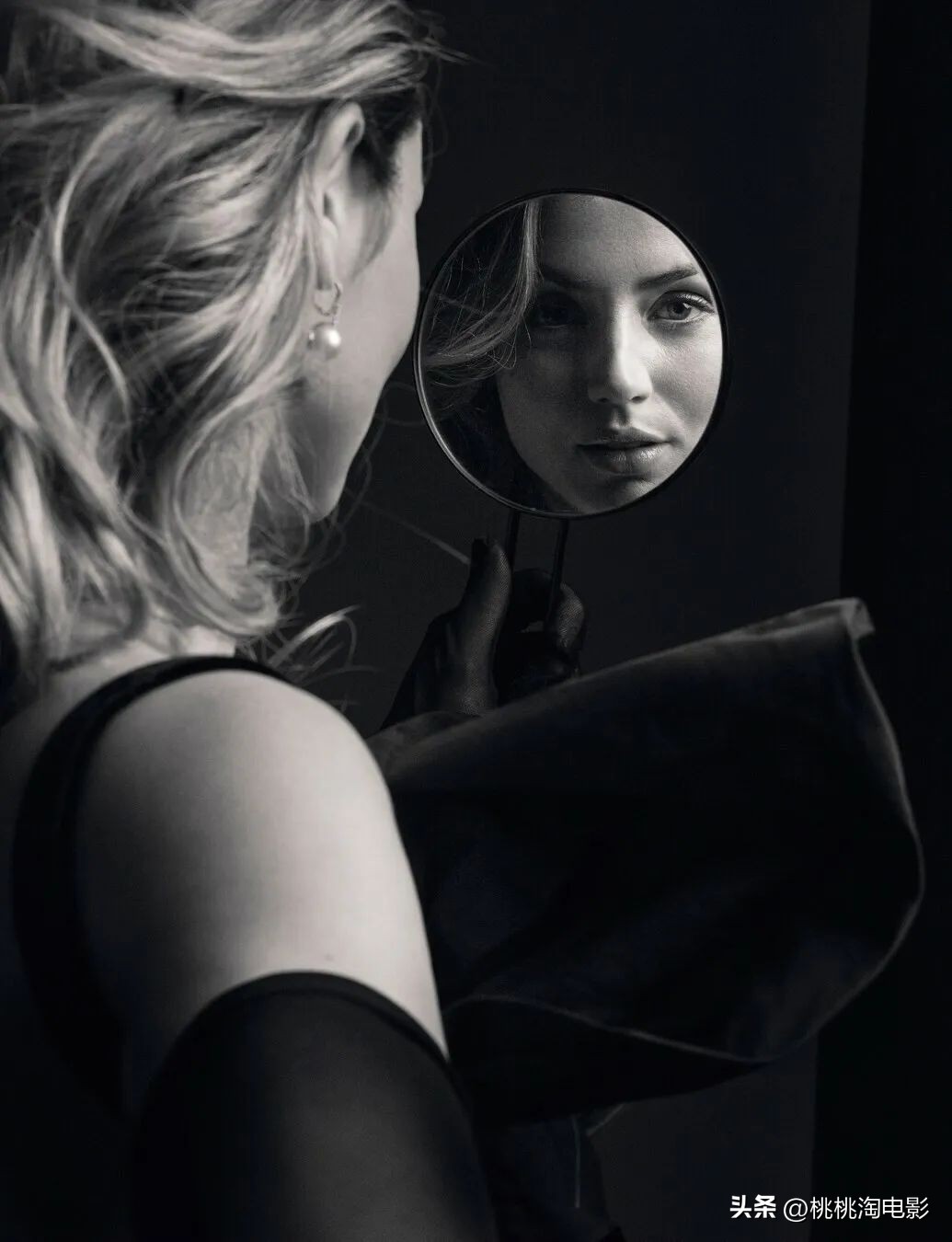 安娜德阿玛斯模仿玛丽莲梦露跳舞,安娜德阿玛斯梦露化妆