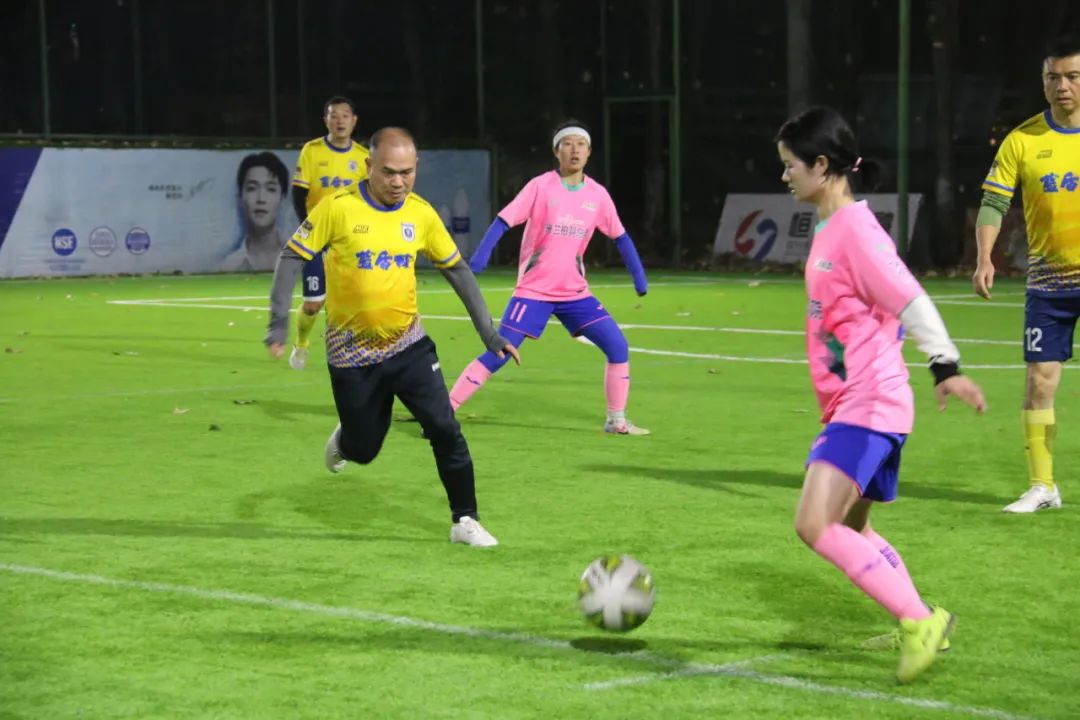 4度的天气,在4000的海拔踢球是什么感受