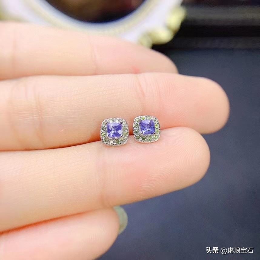 S925银莫桑石六爪耳钉,925银莫桑石耳饰耳钉50分1克拉