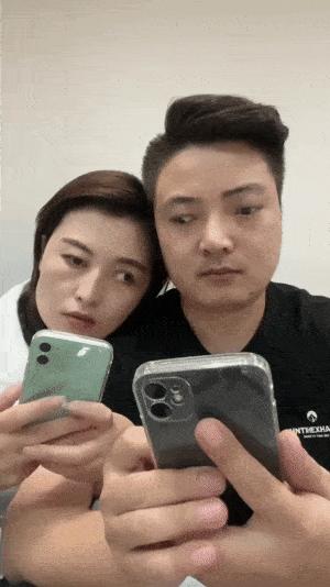 妹子，你的背的包很别致啊，旁边兄弟盯得眼都直了，哈哈哈哈哈哈