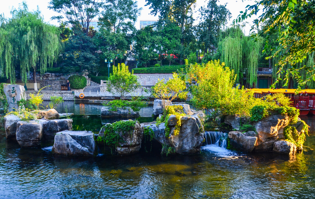 游济南趵突泉大明湖的感慨,趵突腾空润泉城