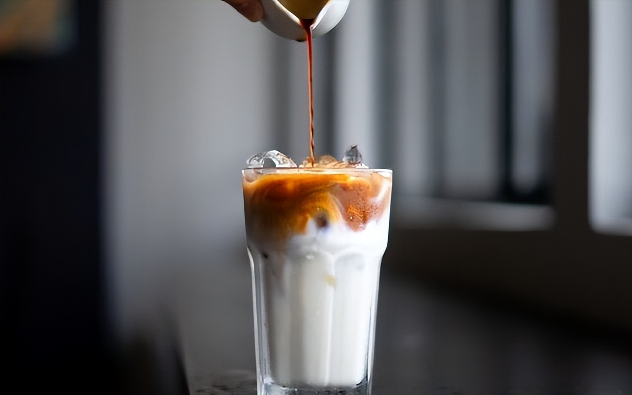 冰拿铁的制作方法,冰拿铁制作过程