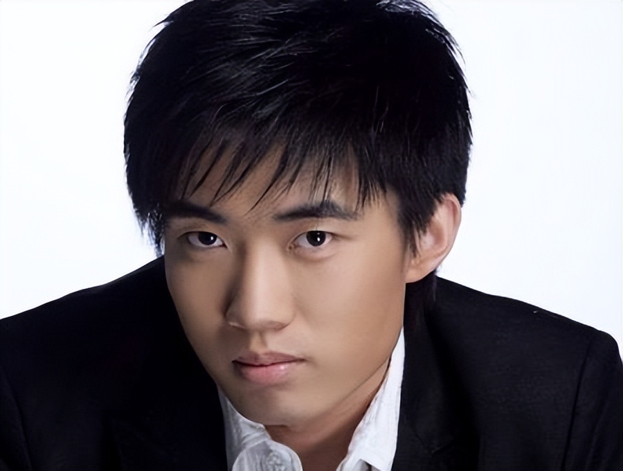 他高三月入2万，放弃高考创业，22岁全款买豪车，24岁赚1600万