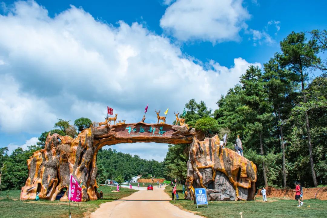 昆明松鹿部落风景区现在收门票吗,昆明松鹿部落景区