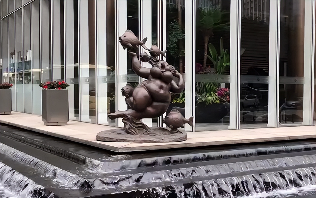 广州闹市这组丰乳肥臀的雕塑多次被投诉，艺术还是糟粕，争议不断