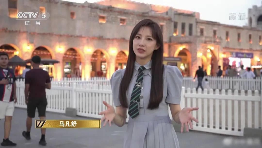央视美女主持人马凡舒，出战世界杯！走秀时不慎泳裤滑落被骂炒作