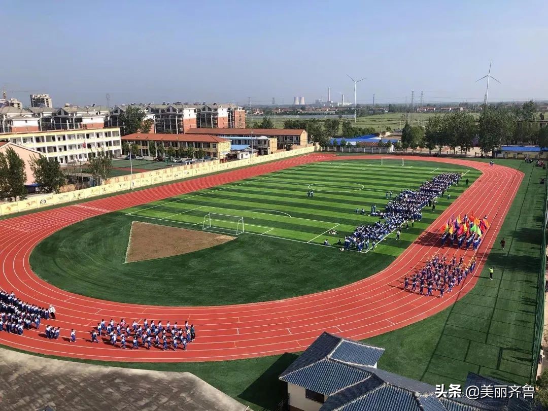 东明县采油六厂社区综合体育场正式投入使用