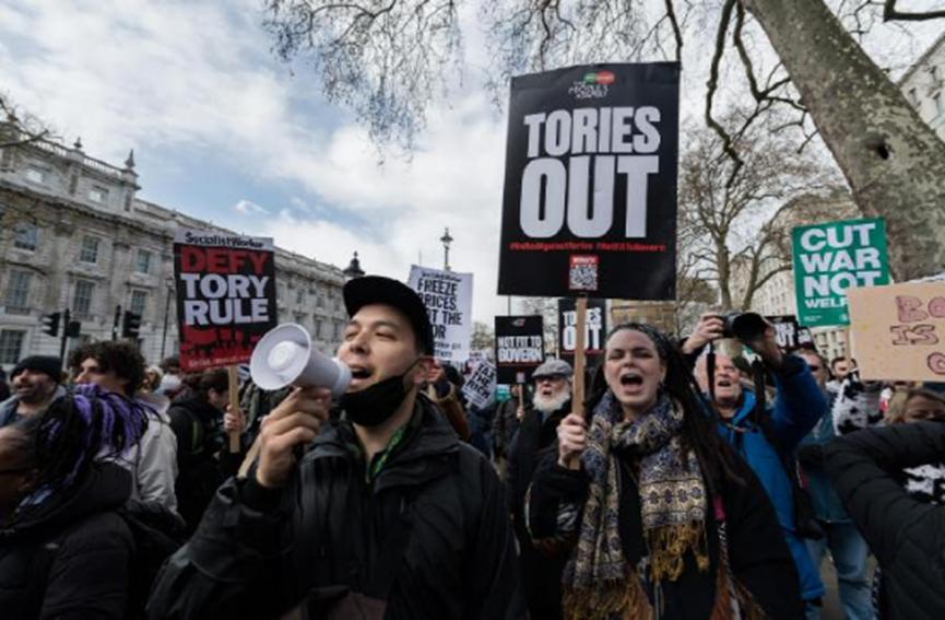 老外酸了！西方物价飙升，中国多地却在联手京东唯品会发钱
