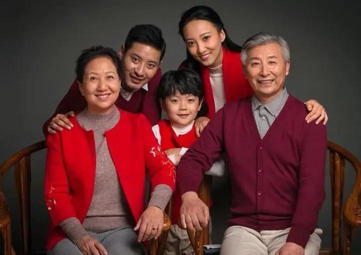 婆婆退休金四千每月问儿媳要三千,婆婆退休金5000却总问我们要钱