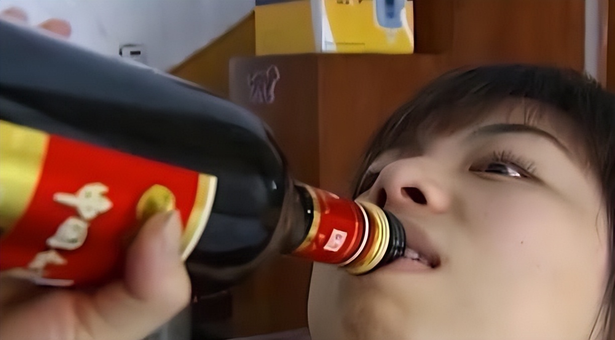 湖南喝酒不醉的女人刘静,湖南女子喝酒像喝水一样千杯不醉