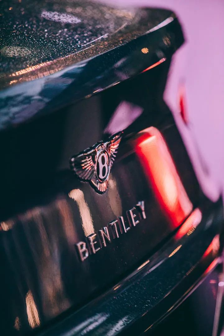 又多一家“超豪”品牌经销商!宾利成都金牛开业