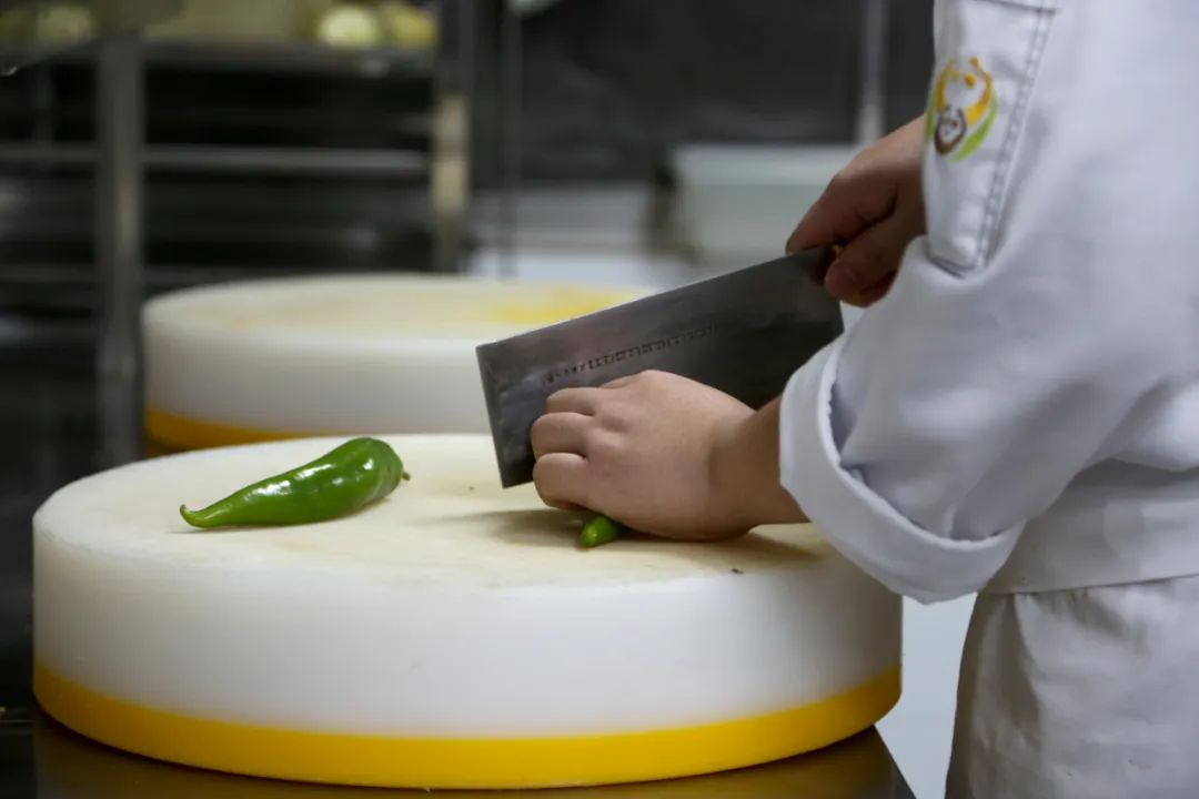 你知道做厨师都有哪些出路么,为什么学做厨师越来越少