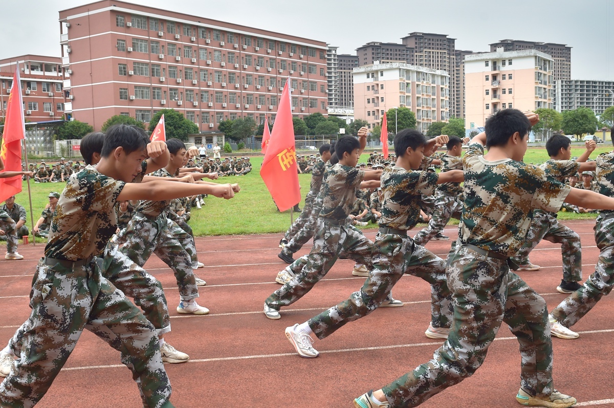 桂林各校军训精彩回顾,广西军训队列操