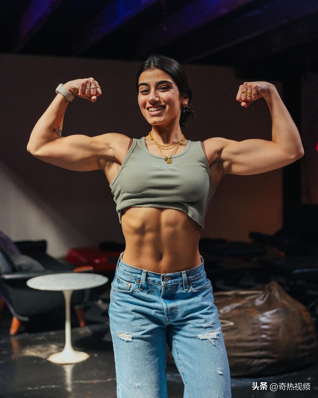 欧美风强壮女人肌肉女腹肌性感欧美身材