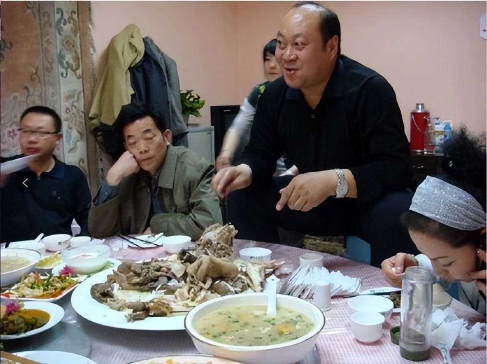 酒场上喝酒小妙招让你千杯不醉,喝酒想要醉得慢的小诀窍