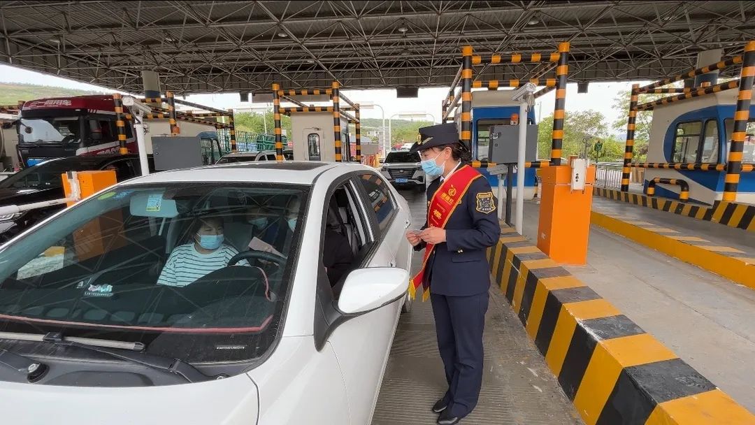 致敬平凡的坚守五一我在岗,五一致敬平凡岗位不平凡的坚守