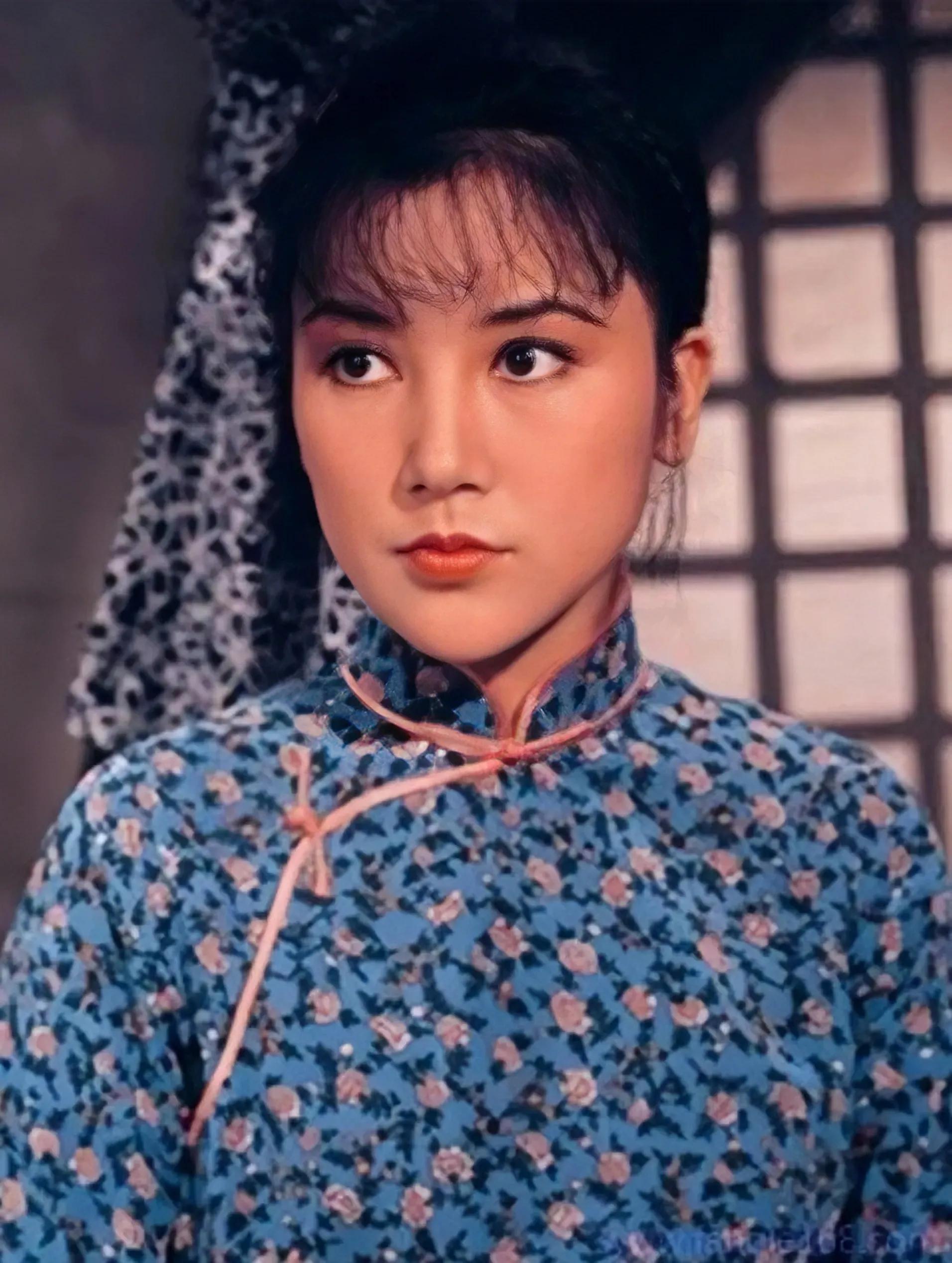 守30年活寡，花心丈夫带小三回家不敢反抗，邵音音的爱太卑微了