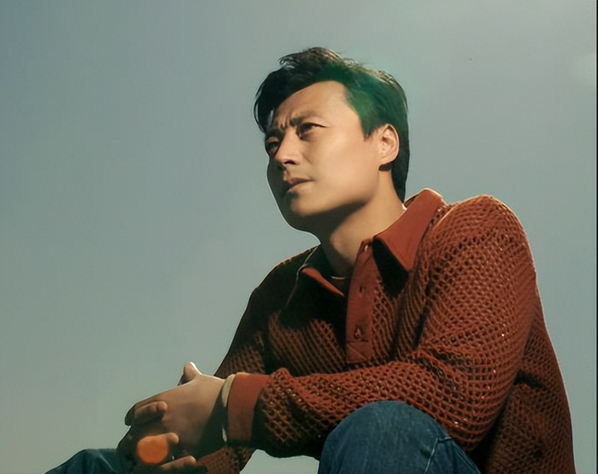 他9块钱娶了老婆住9平米的地下室7年,成名后也坚决不*妻换**