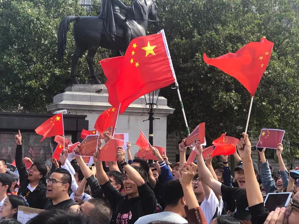 华人女兵在美军舰上干什么,美军华裔女兵向中国海警喊话