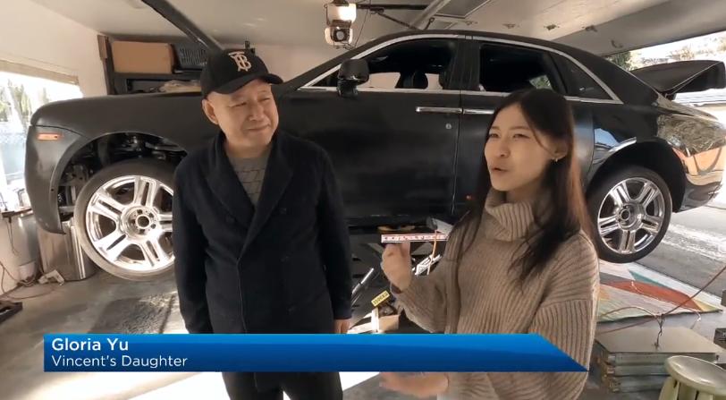 女儿不爱坐劳斯莱斯！华人男子花4年把它改成电动车