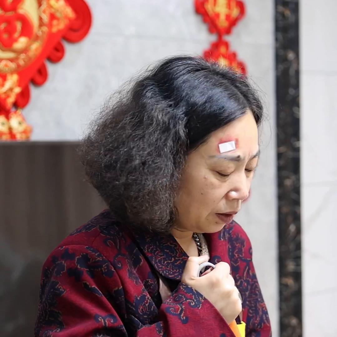 没有人性的后爸一家人，尽然这么对待我的亲妈！#防晒面罩