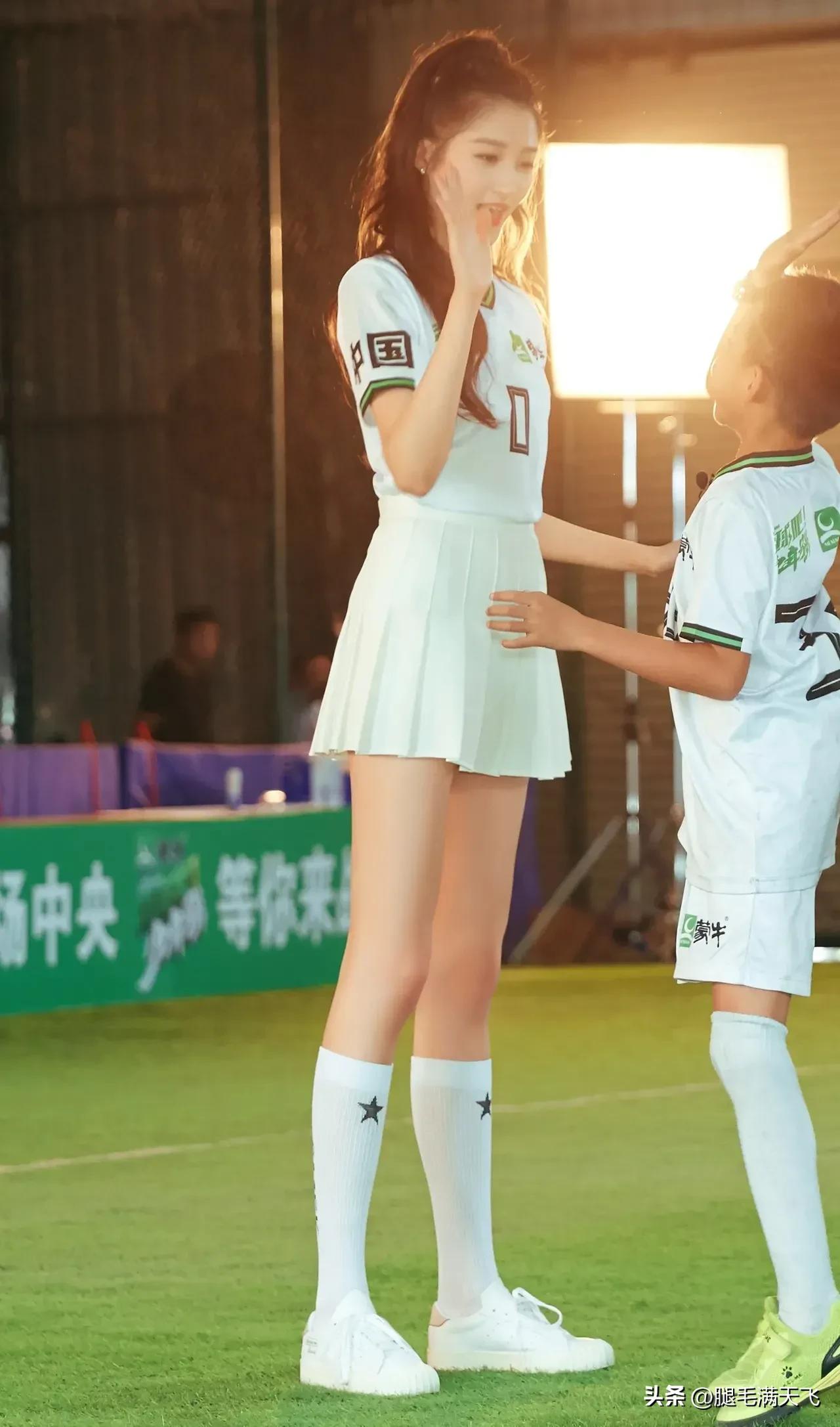 关晓彤足球宝贝造型,关晓彤喜欢足球吗