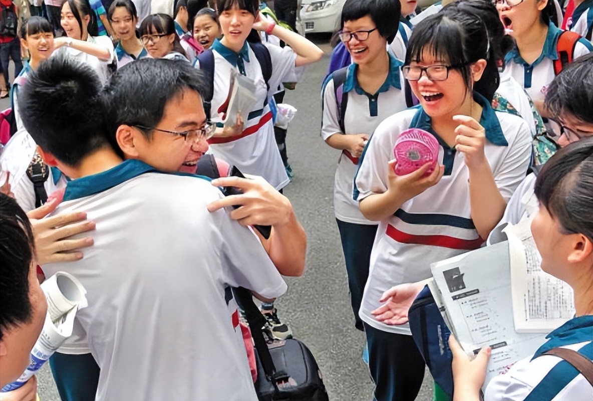 22年高考为什么那么难,22年高考难吗