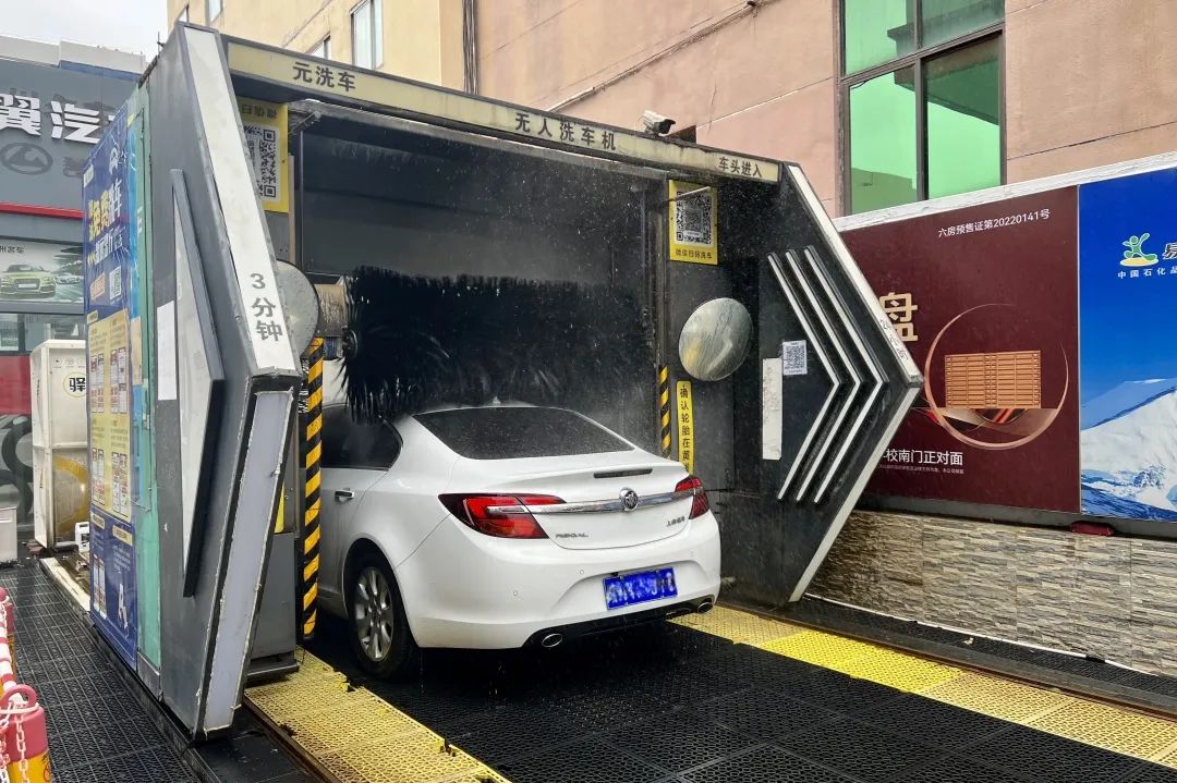 暴雨天雨水洗车,下暴雨免费洗车