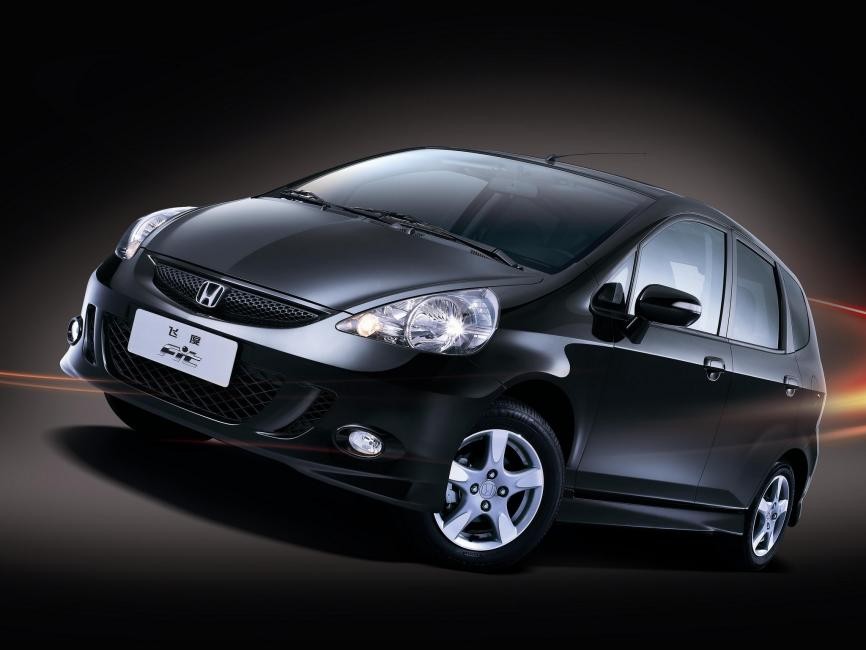 喜欢玩车的朋友你们在哪里,你身边有没有一群玩车的朋友