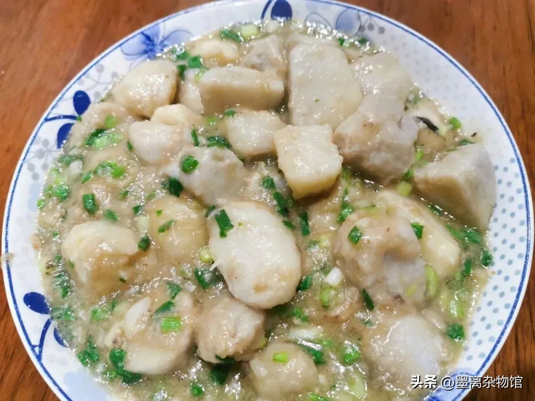 有一种植物浑身都是刺,形似芋头的有毒植物