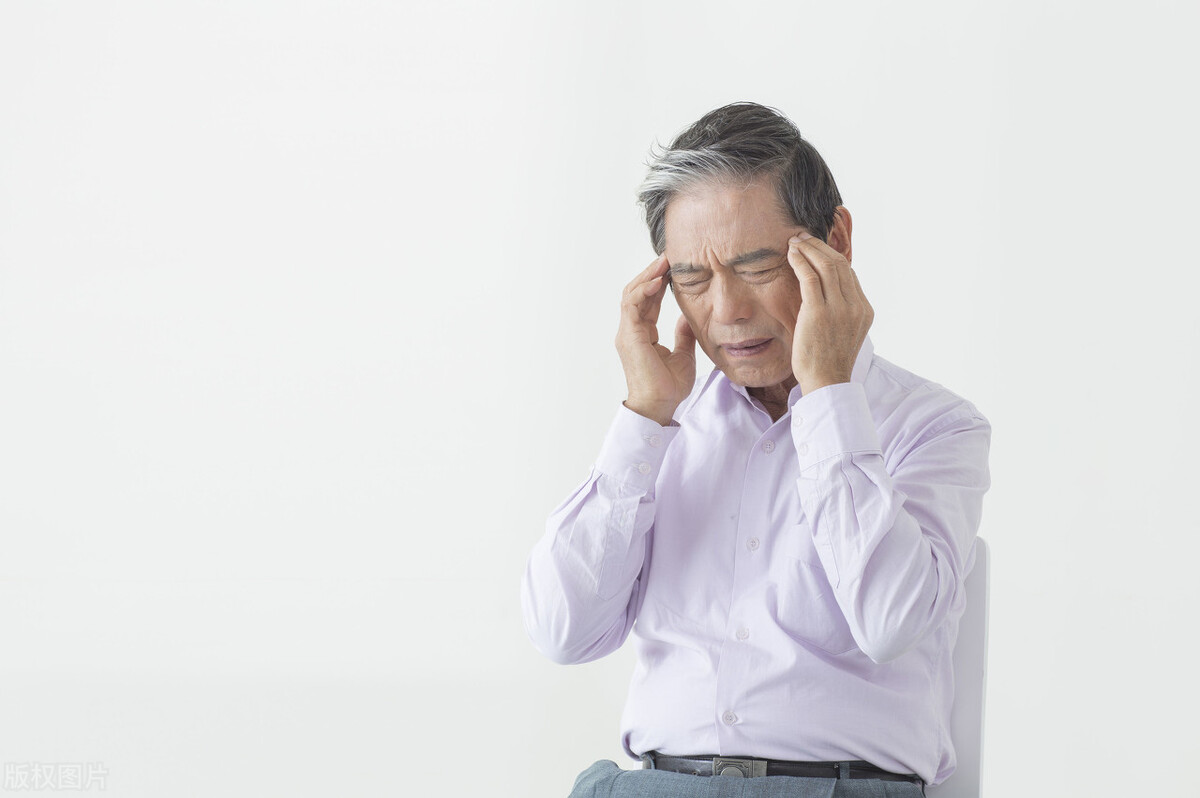 男性“用手”过度太伤身，4个危害找上门，2个方法，让你慢慢戒掉