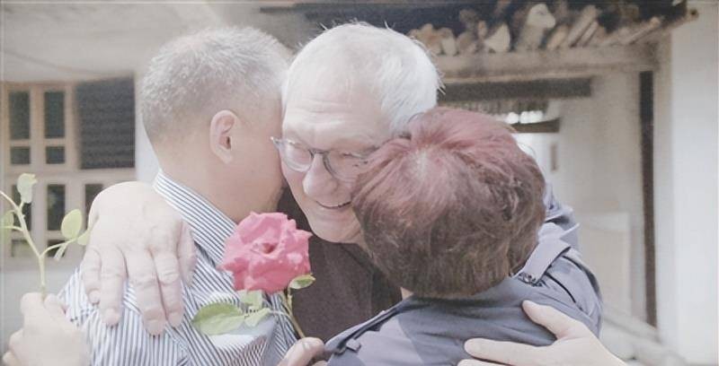 时隔16年的跨国寻亲,跨国寻亲36年他们终于在湖北团聚