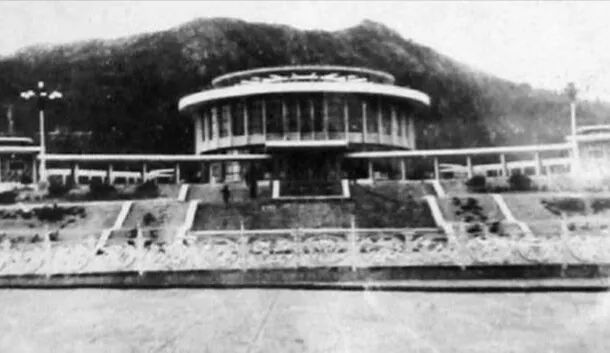 劳动公园的大足球在哪,劳动公园的大足球是干什么的