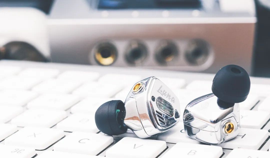 听见月亮的呼吸|dbLUNA四单元圈铁耳机-ByLomo胖纸