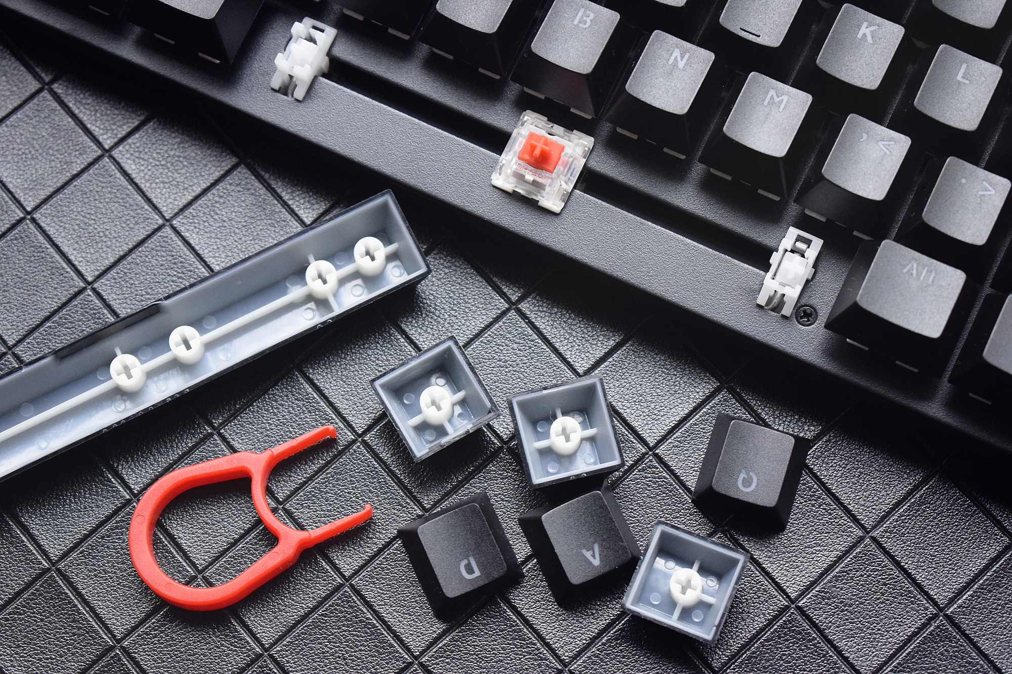 雷柏v500pro红轴键盘测评紫色,让游戏更自由雷柏v500pro多模键盘