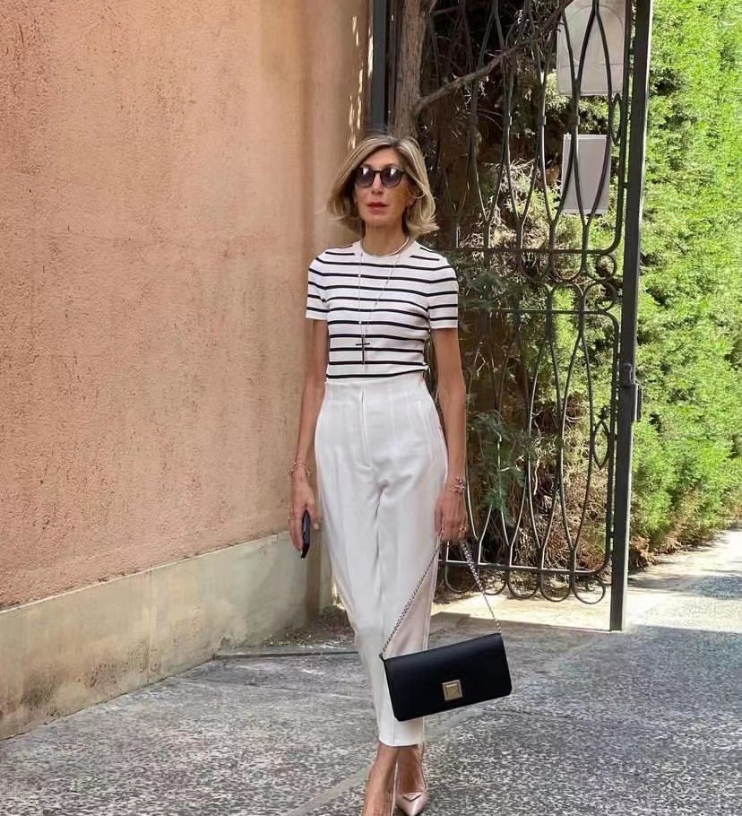 50岁中年妇女大圆脸适合什么发型,50岁妈妈发型17款中长发怎么扎