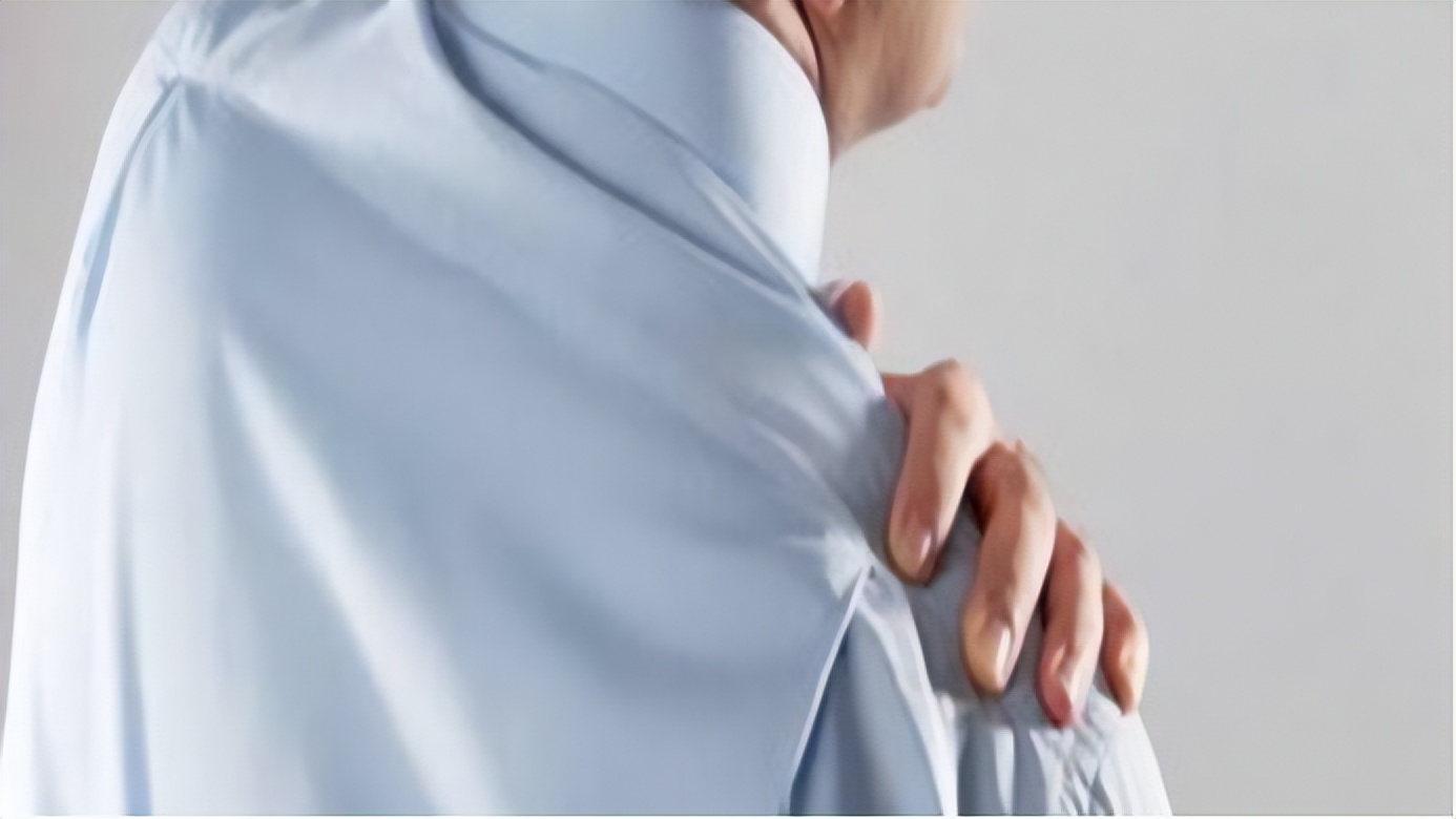 肩膀痛连着胳膊的肌肉痛是肺癌吗,肺癌晚期肩膀疼得厉害是怎么回事