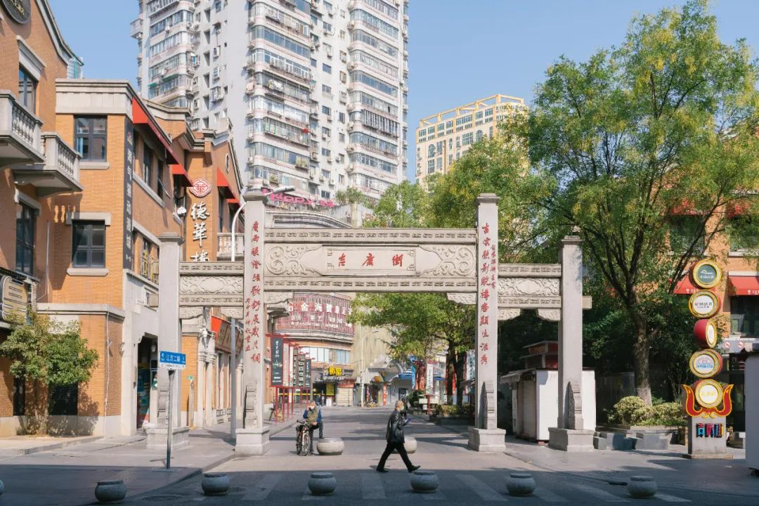 最惨的餐饮业现状,全国餐饮业倒闭数量和开店数量