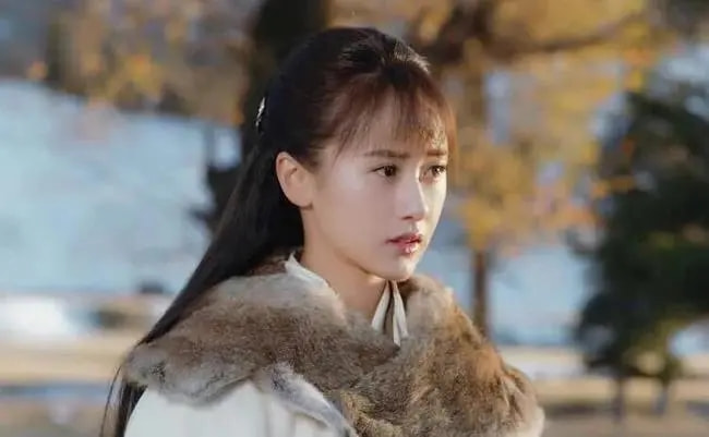 她被誉为神颜小花被李冰冰力捧,她曾被誉为娱乐圈校花