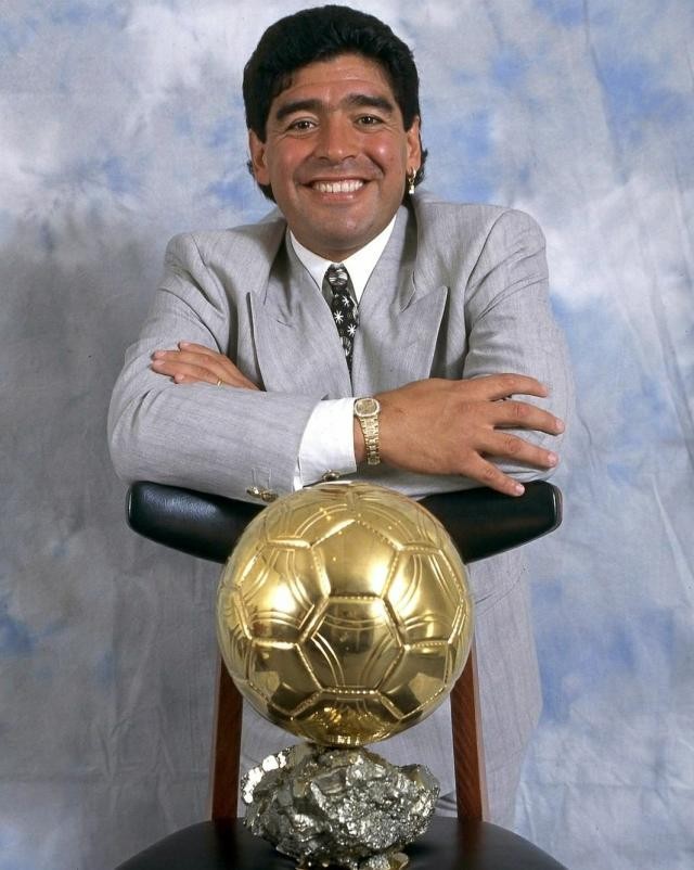 马拉多纳去世赛场悼念,马拉多纳有多少个女人