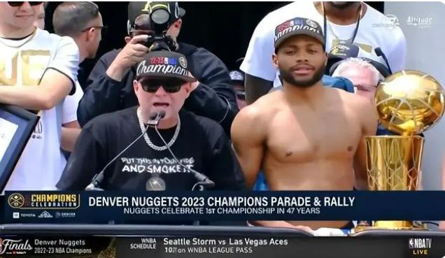 掘金夺冠游行现场视频,掘金夺冠游行人气旺