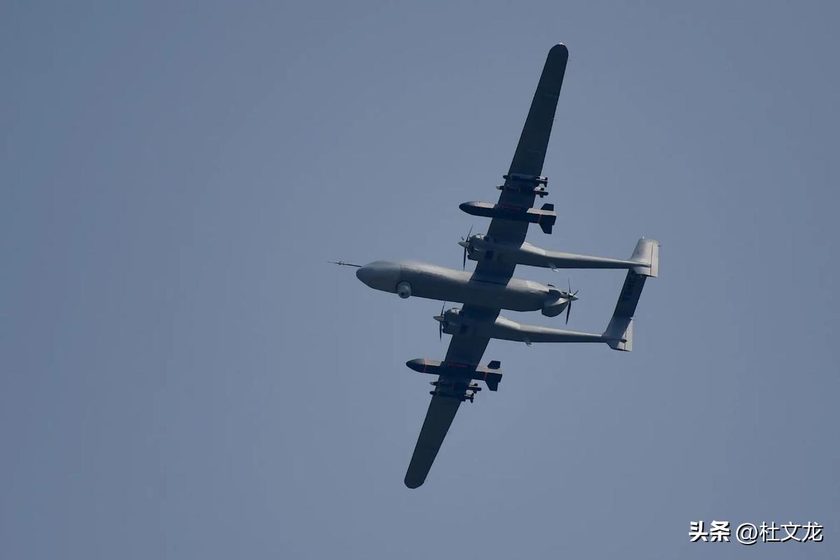 解放军再次对岛内出手了，无人机实弹绕台飞行，随时准备“斩首”