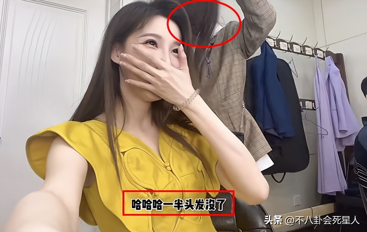 戴假发、穿半截西装、贴胶带瘦脸,原来央视的主持人这么“假”