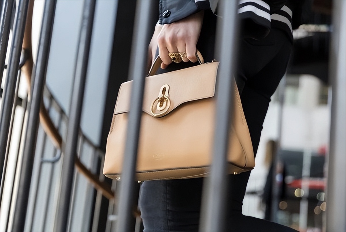 名牌包包发霉清洗方法妙招,包包发霉了如何处理