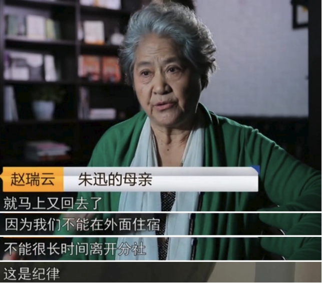 朱迅一家三口照顾瘫痪公公,朱迅和丈夫吃饭