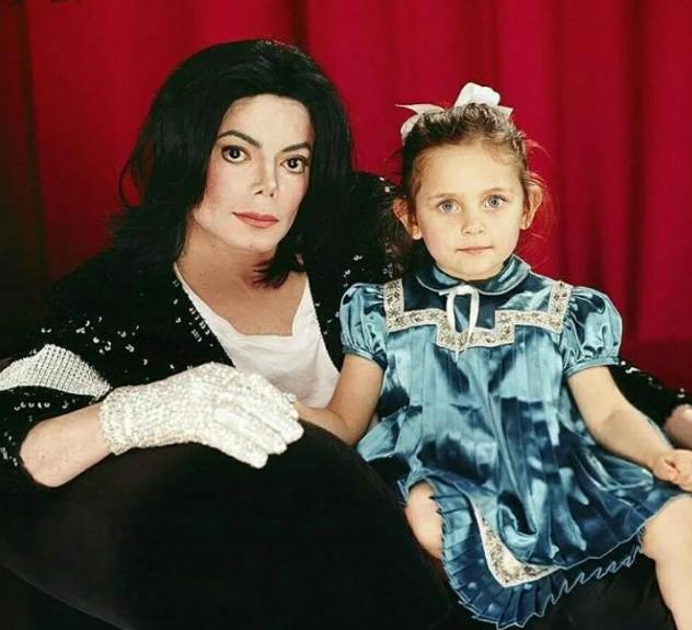 迈克尔杰克逊去世得了什么疾病,迈克杰克逊儿子遗传白化病