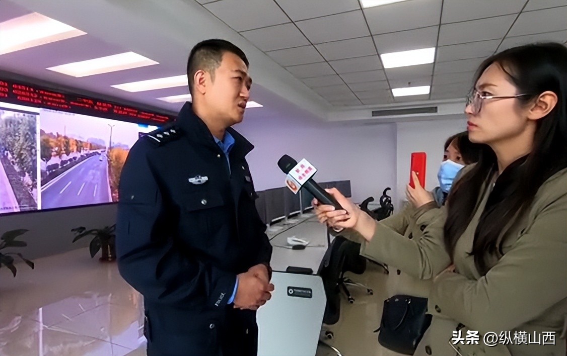 司机凌晨驾车瞌睡打盹，帽子监测脑电波异常，手环震动叫醒别犯困