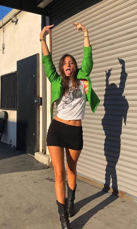 时尚轮回到超辣低腰装?网友吐槽:真当谁都有超模的细腰马甲线啊