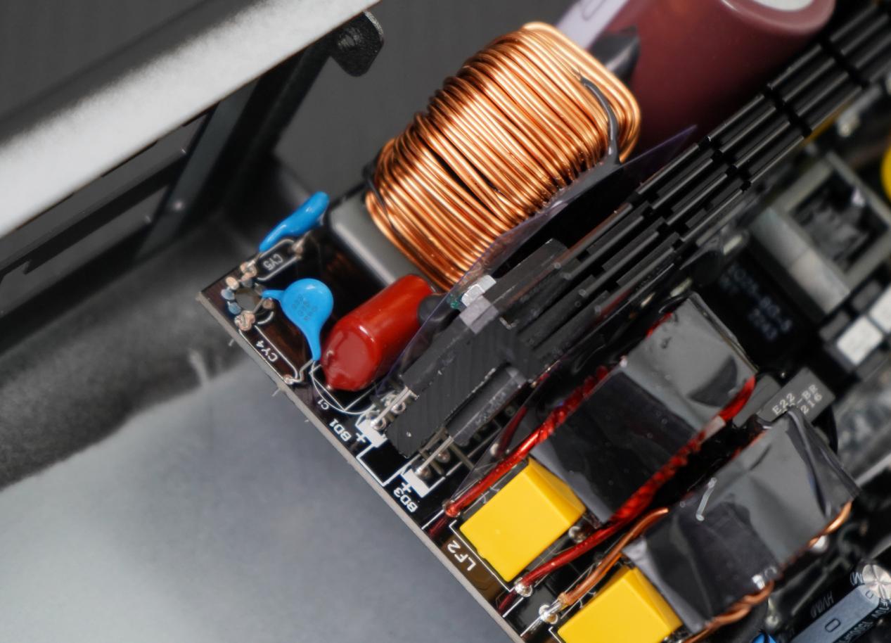 白色电源850w全模组atx3.0质保10年,10年质保atx电源